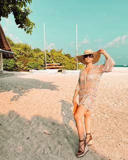 Hadise feet photo thumbnail
