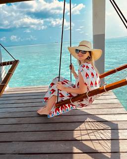 Hadise feet photo thumbnail