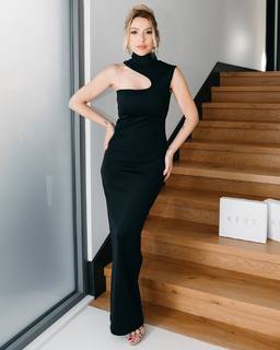 Hadise feet photo thumbnail