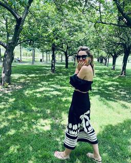 Hadise feet photo thumbnail