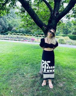 Hadise feet photo thumbnail