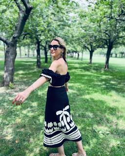 Hadise feet photo thumbnail