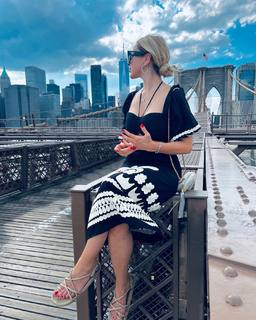 Hadise feet photo thumbnail