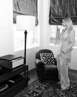 Hadise feet photo thumbnail