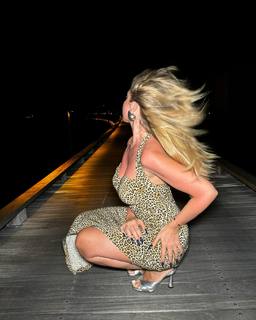 Hadise feet photo thumbnail
