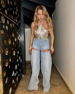 Hadise feet photo thumbnail