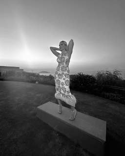Hadise feet photo thumbnail