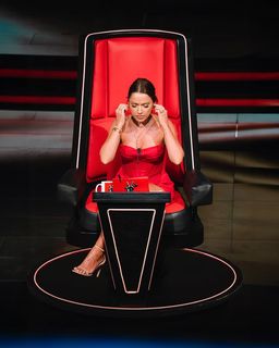 Hadise feet photo thumbnail