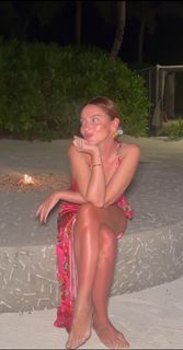 Hadise feet photo thumbnail