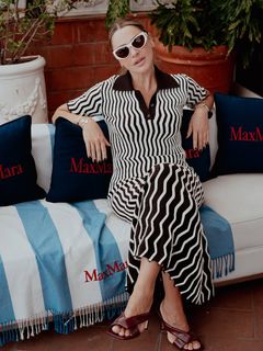 Hadise feet photo thumbnail