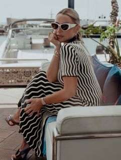 Hadise feet photo thumbnail
