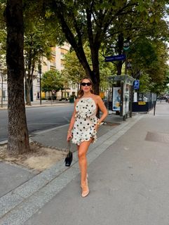 Hadise feet photo thumbnail