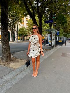 Hadise feet photo thumbnail