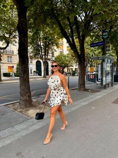 Hadise feet photo thumbnail