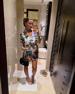 Hadise feet photo thumbnail