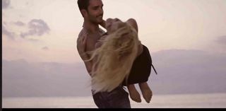 Hadise feet photo 11