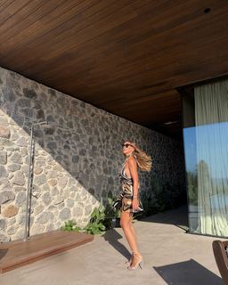 Hadise feet photo 4