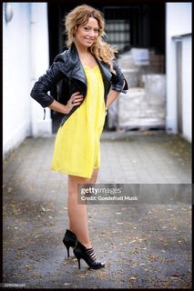 Hadise feet photo 20