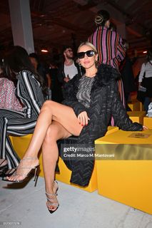 Hadise feet photo 9