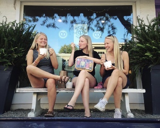 Hadley Robinson feet photo 3