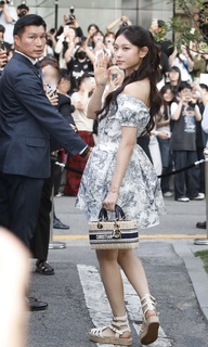 Hae-rin Kang feet photo thumbnail