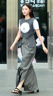 Hae-rin Kang feet photo thumbnail