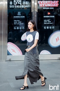 Hae-rin Kang feet photo thumbnail