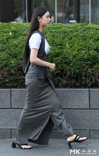 Hae-rin Kang feet photo thumbnail