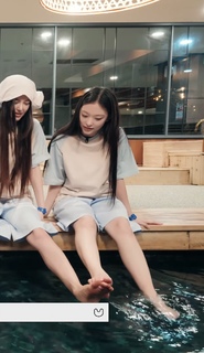 Hae-rin Kang feet photo thumbnail