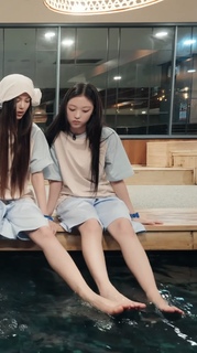 Hae-rin Kang feet photo thumbnail