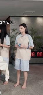 Hae-rin Kang feet photo thumbnail