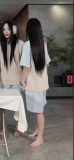 Hae-rin Kang feet photo thumbnail