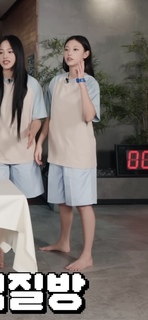 Hae-rin Kang feet photo thumbnail