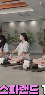 Hae-rin Kang feet photo thumbnail