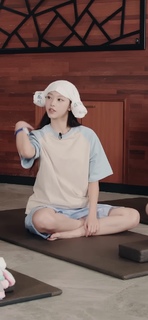 Hae-rin Kang feet photo thumbnail