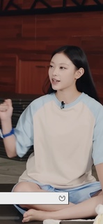 Hae-rin Kang feet photo thumbnail