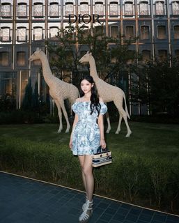 Hae-rin Kang feet photo thumbnail