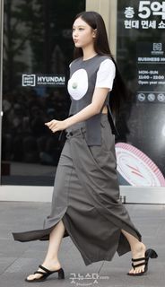 Hae-rin Kang feet photo thumbnail