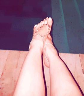 Haifa Wehbe feet photo thumbnail