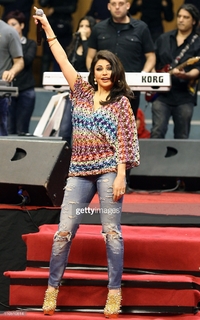 Haifa Wehbe feet photo thumbnail