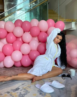 Haifa Wehbe feet photo thumbnail