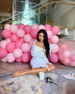 Haifa Wehbe feet photo thumbnail