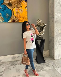 Haifa Wehbe feet photo thumbnail