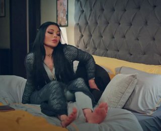 Haifa Wehbe feet photo thumbnail