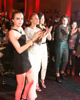 Hailee Steinfeld feet photo thumbnail