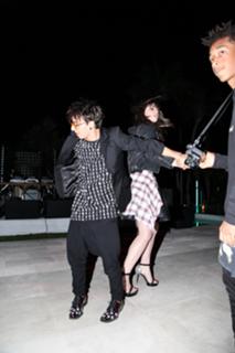Hailee Steinfeld feet photo thumbnail