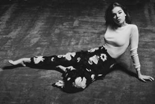 Hailee Steinfeld feet photo thumbnail