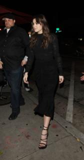 Hailee Steinfeld feet photo thumbnail