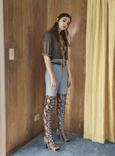 Hailee Steinfeld feet photo thumbnail