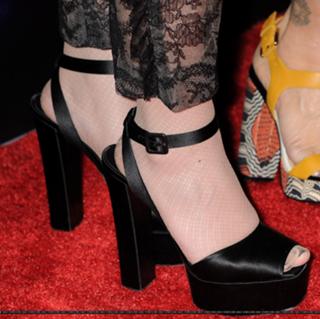 Hailee Steinfeld feet photo thumbnail